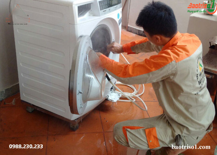 Làm thế nào để xử lý tình trạng máy giặt bị chảy nước?