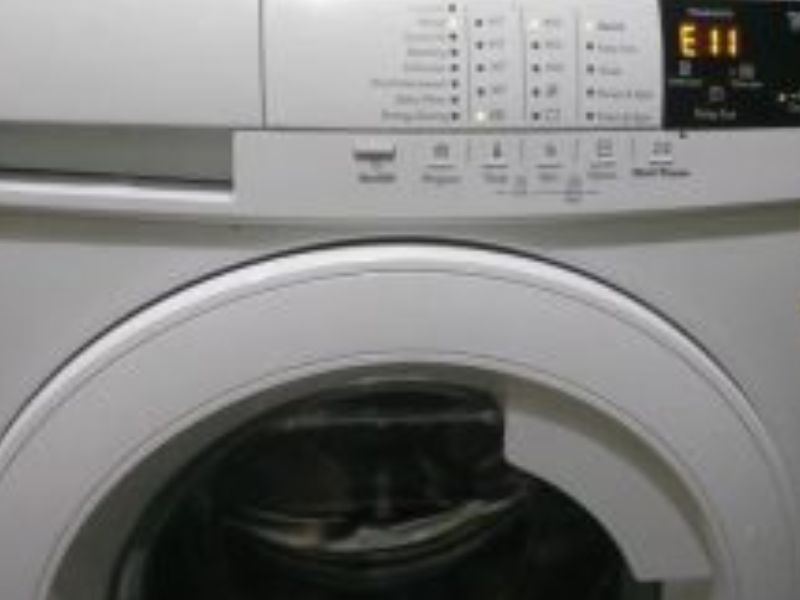 Dấu hiệu nhận biết lỗi E11 máy giặt Electrolux