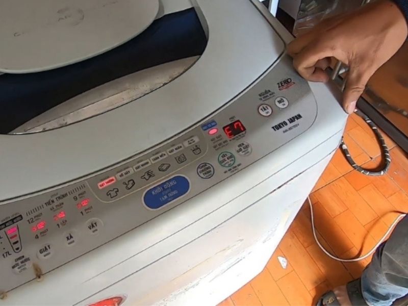 Dấu hiệu nhận biết lỗi E7 máy giặt Toshiba