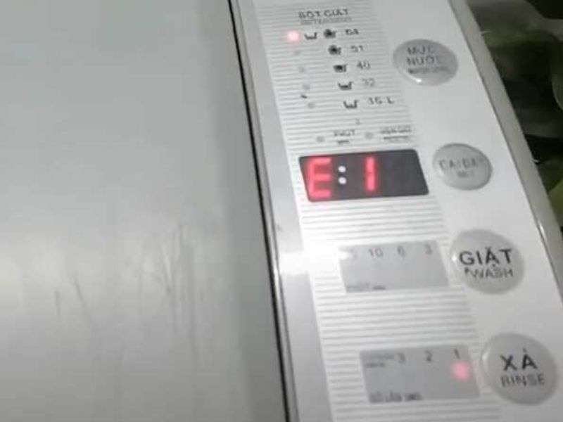 Dấu hiệu nhận biết máy giặt Sharp báo lỗi E1