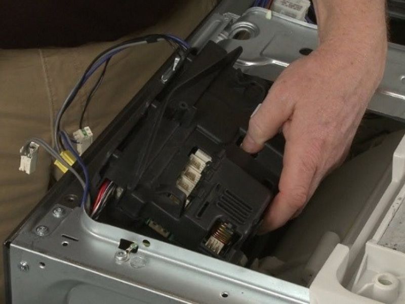 Nguyên nhân và cách sửa lỗi E91 máy giặt Electrolux