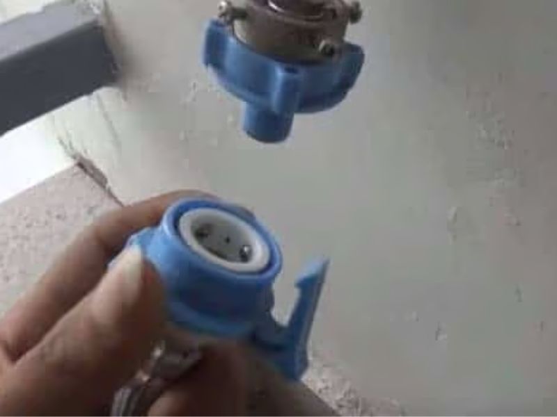 Chuẩn bị dụng cụ trước khi lắp vòi nước máy giặt