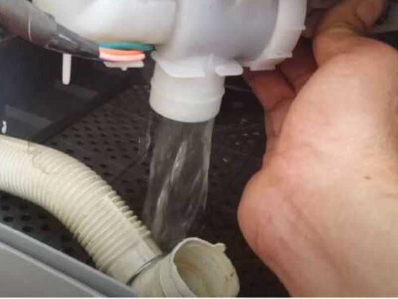 Lý do cần biết xả nước máy giặt